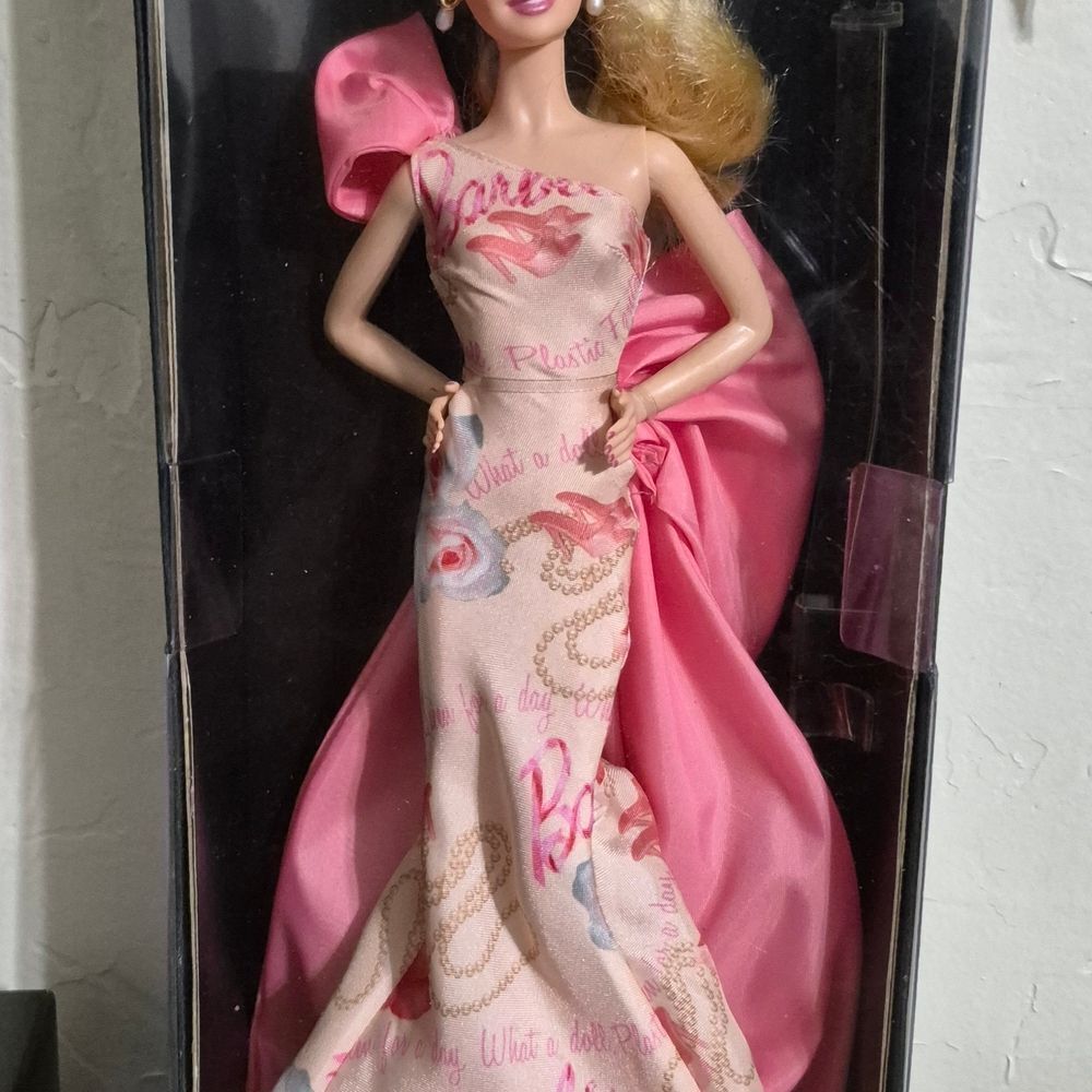 Barbie Doll in Pink and Cream Gown AVON collectible 1990 ROSE SPLENDER
